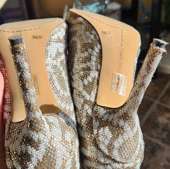 Gold 3 inch heels size 9M - Picture 6 of 7